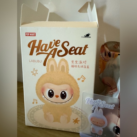 NWT LABUBU ZIZI 100% Authentic THE MONSTERS - HAVE A SEAT VINYL PLUSH BLIND BOX - Picture 2 of 8